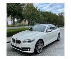 AWESOME WHITE BMW 535i V6 ** 100% ACCIDENTS FREE ** REAR SCREENS ** GCC ** LOW MILEAGE ** PERFECT