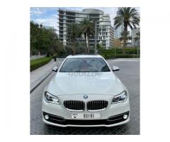 AWESOME WHITE BMW 535i V6 ** 100% ACCIDENTS FREE ** REAR SCREENS ** GCC ** LOW MILEAGE ** PERFECT