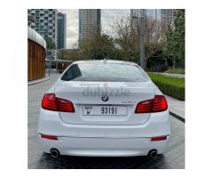 AWESOME WHITE BMW 535i V6 ** 100% ACCIDENTS FREE ** REAR SCREENS ** GCC ** LOW MILEAGE ** PERFECT