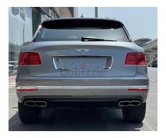 Bentayga signature 2019 with 32,000km GCC Under warranty